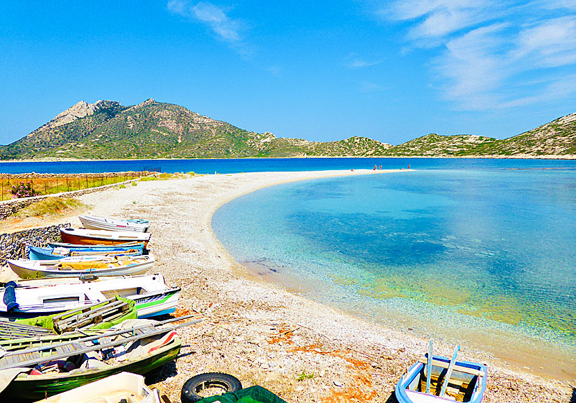 Agios Pavlos ligger cirka fem kilometer före Egiali på norra Amorgos.
