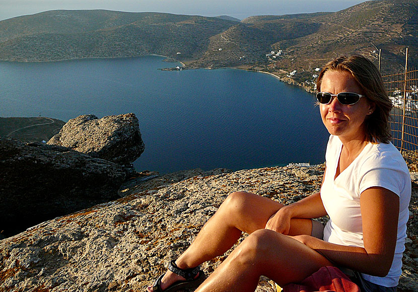 Utsikten från Minoa är mer sevärd än den antika staden Minoa. Maltezi beach i mitten.  Amorgos.