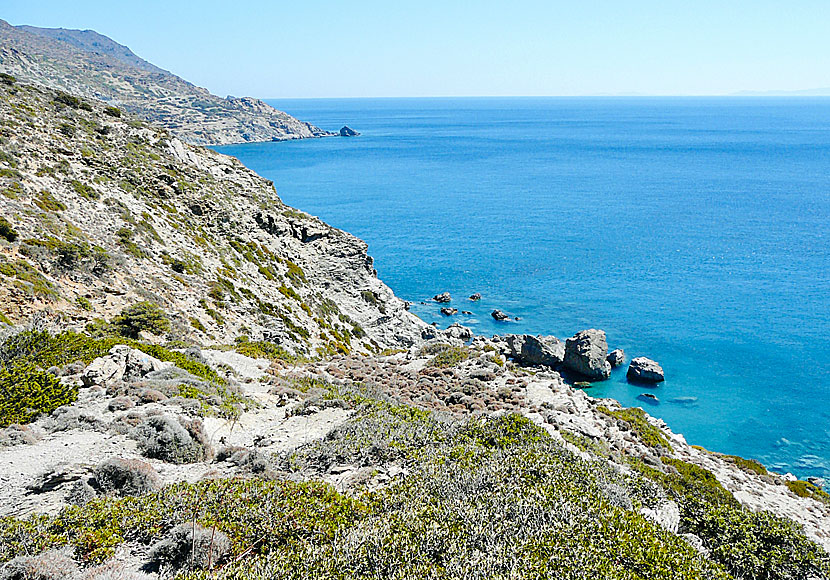 Stigen som går till Amoudi beach på Amorgos i Kykladerna. 