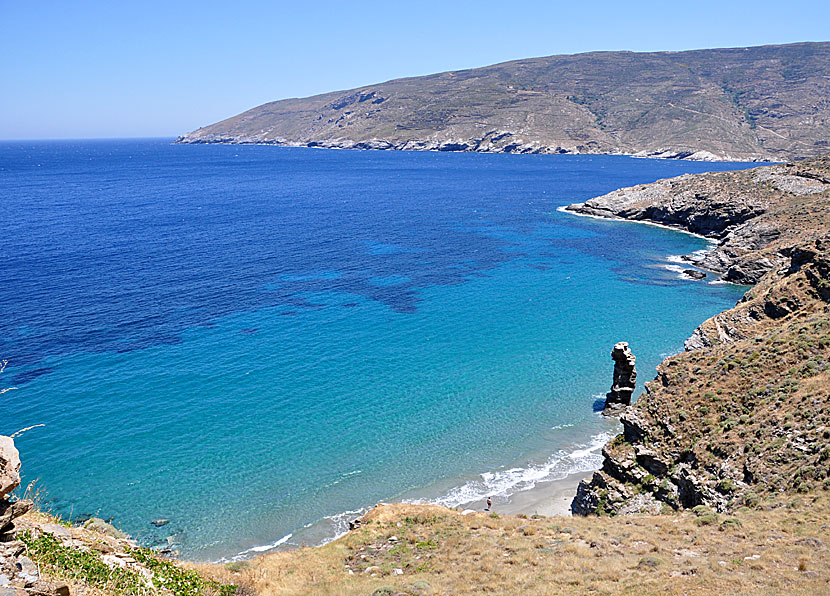 Tis Grias to Pidima beach med den spektakulära klippan på Andros.