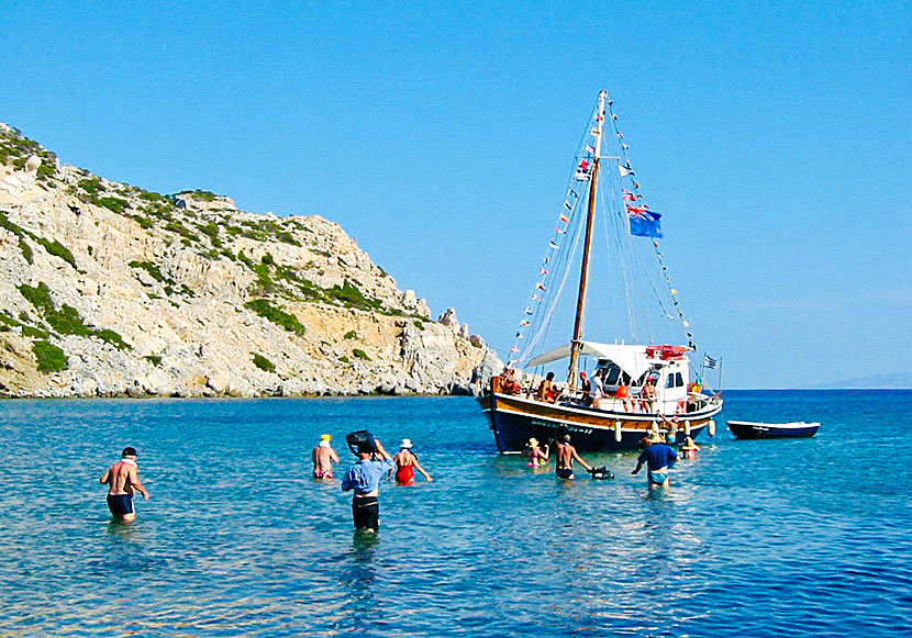 På utflykt med utflyktsbåten Alexandros runt Antiparos.