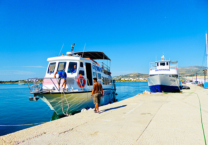 Hamnen på Antiparos där båtarna till Parikia på Paros avgår.