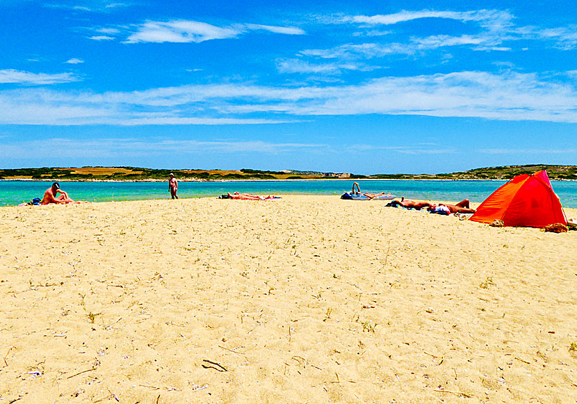 Nudist beach och den lilla ön Diplo på Antiparos.