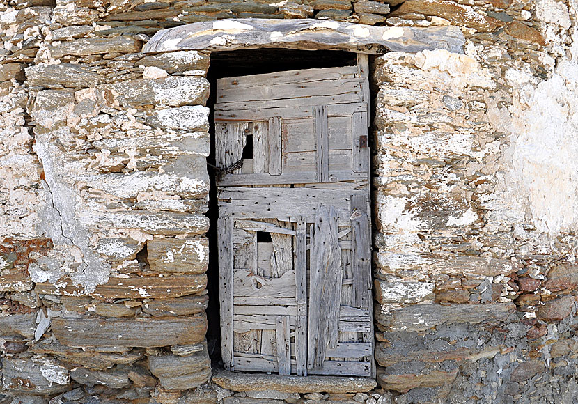 Close the door lightly when you go med Eric Andersen i Langada på Amorgos i Grekland.