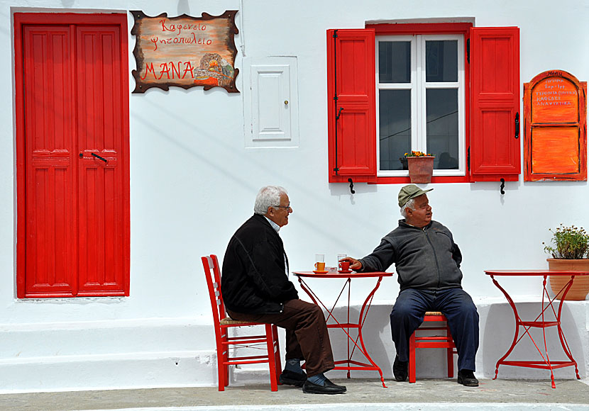 Paint it black med Rolling Stones på ett kafé i Chora på Amorgos.