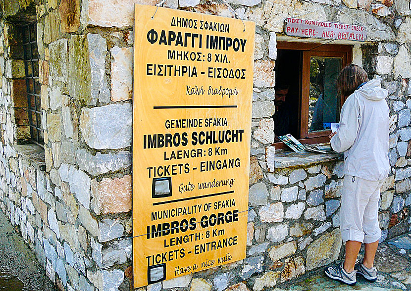 Biljetter till Imbrosravinen på Kreta köps i en liten kiosk nära byn Imbros. 