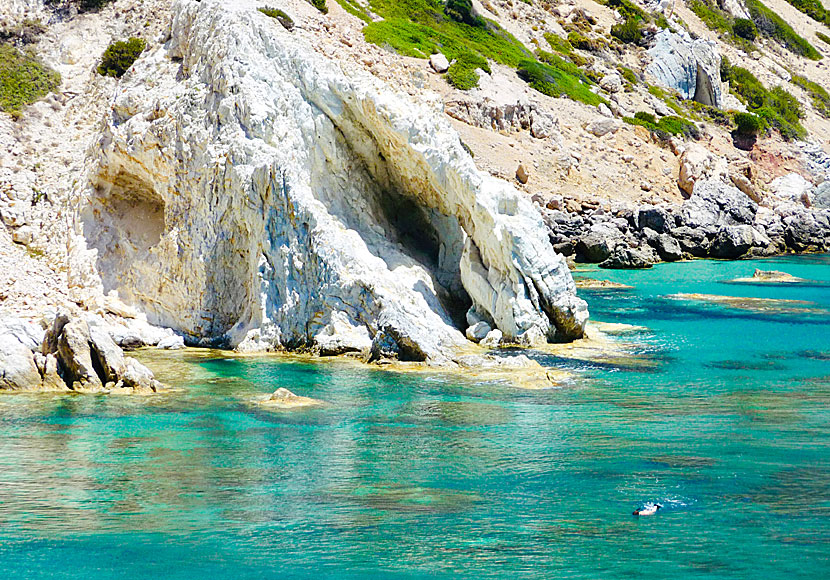 Dyka med cyklop och snorkel är perfekt på Chios, inte minst här vid Vroulidia beach.