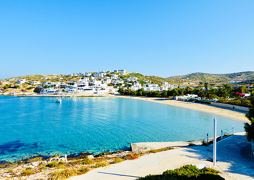 Hamnen och hamnstranden i Stavros på Donoussa.