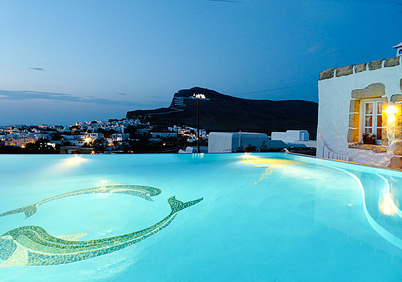 Swimmingpoolen på Ampelos Resort i Chora på Folegandros. Boka här.