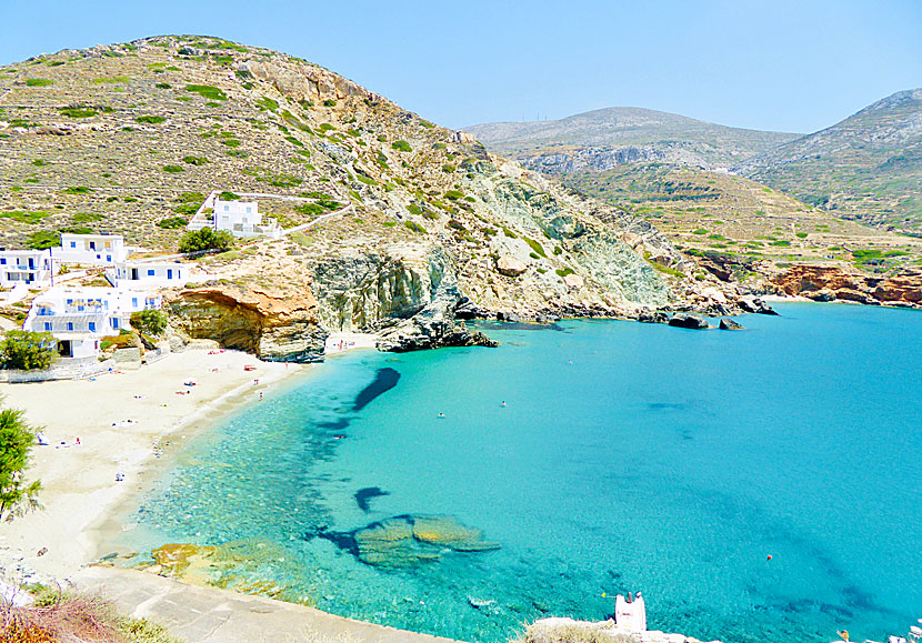 Angali beach och Fira beach på Folegandros i Kykladerna.