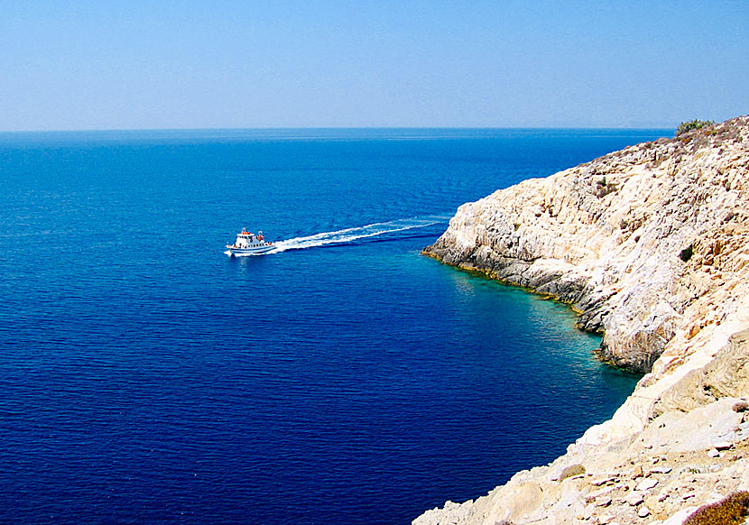 Badbåt till Livadaki beach går från hamnen på Folegandros.