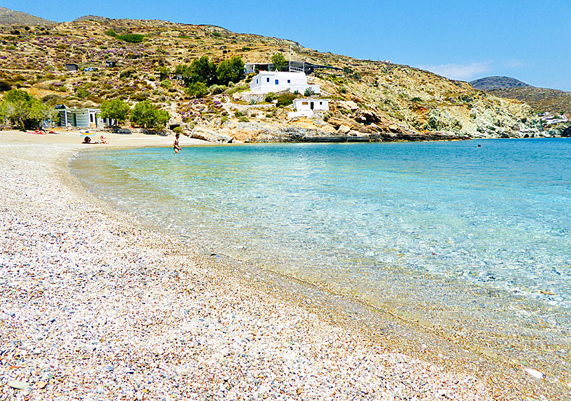 Agios Nikolaos beach på Folegandros i Kykladerna.