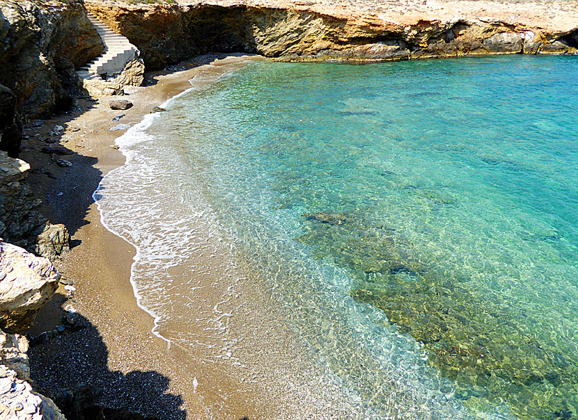 Latinaki beach söder om Karavostasi.