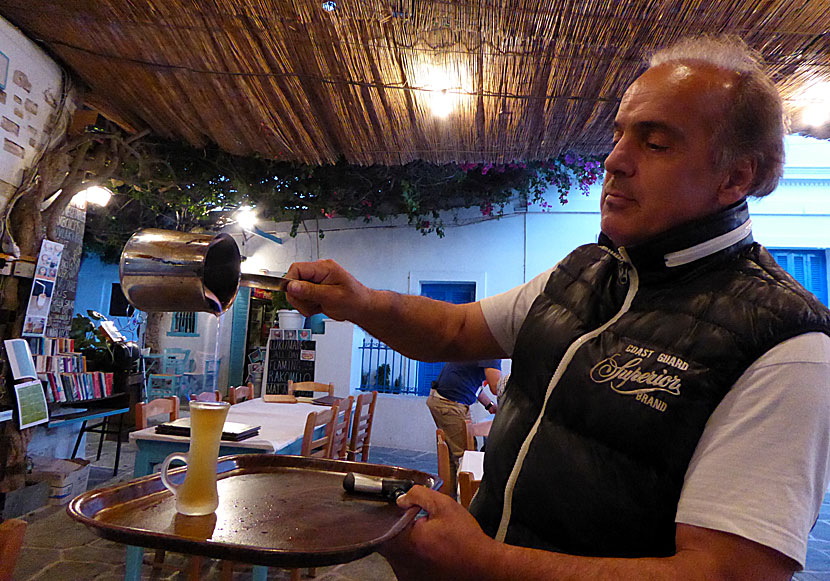 Flamberad rakomelo på Taverna Nicolas i Chora på Folegandros.
