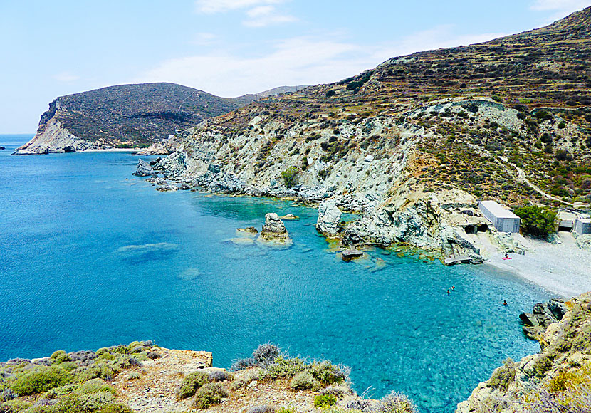 Vandra till Galifos och Agios Nikolaos beach på Folegandros i Grekland.