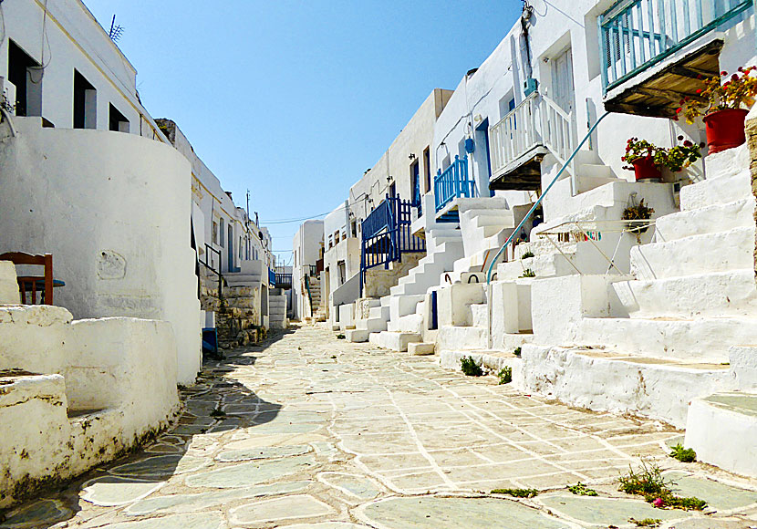 Kastro och Chora på Folegandros i Grekland.