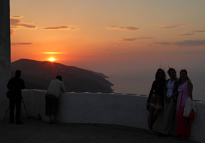 Solnedgång. Pounta Square.  Folegandros.