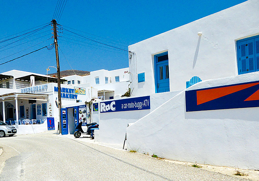Bil- och mopeduthyrare RaC som ligger i hamnen på Folegandros.
