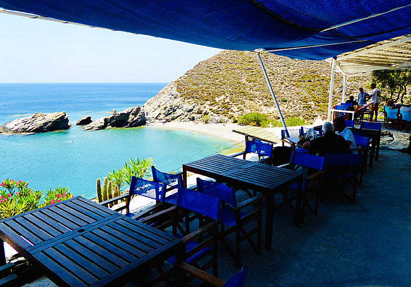 Taverna Papalagi ovanför Agios Nikolaos beach på Folegandros.