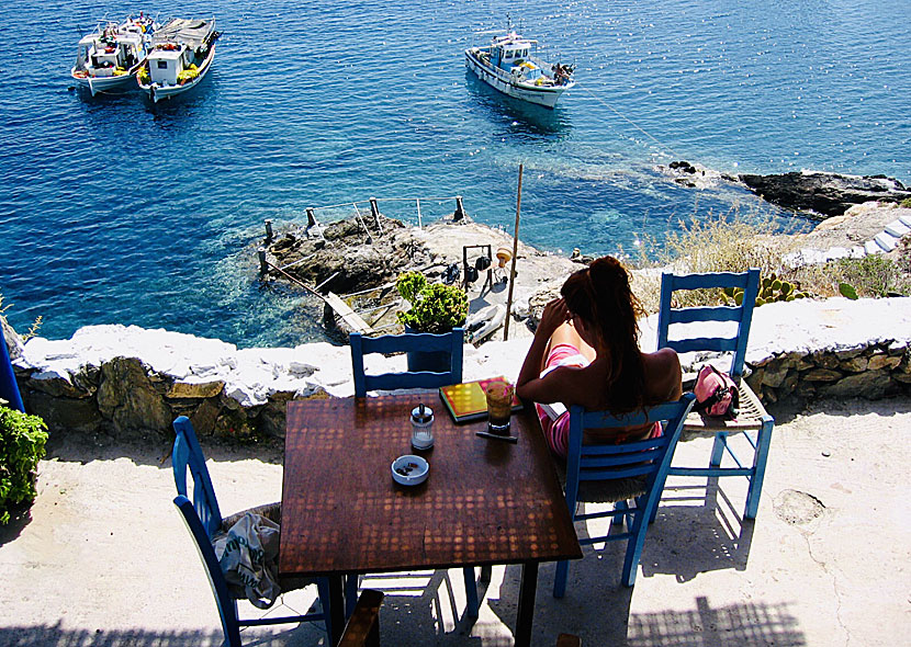 Restautant Papalagi ovanför Agios Nikolaos beach på Folegandros.