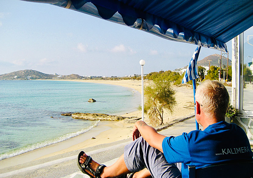 Fotis Taverna ovanför stranden i Agios Prokopios på Naxos.