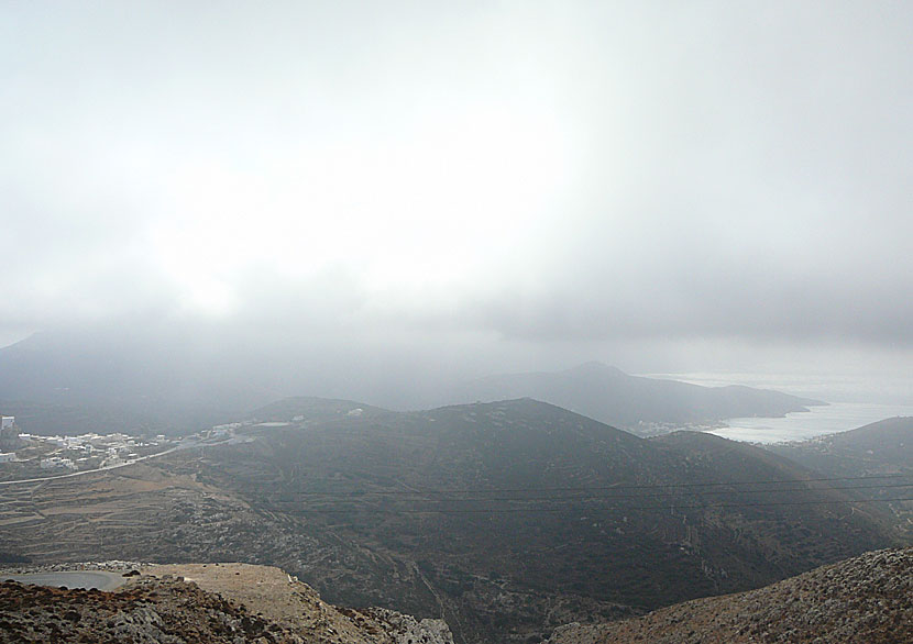 Amorgos. Chora till vänster. Katapola till höger