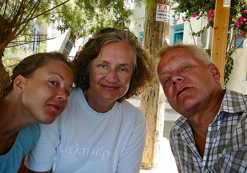 Tre trötta och lyckliga vandrare efter fem timmars vandring mellan Aegiali och klostret på Amorgos.