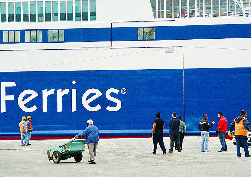 Blue Star Ferries i hamnen  på Naxos.