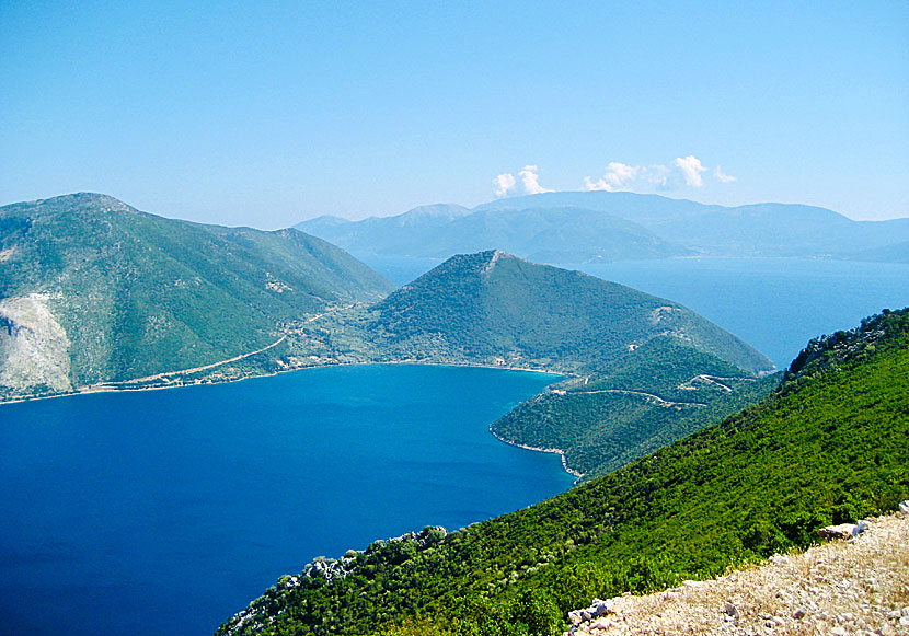 Ithaka och Kefalonia på samma bild. 