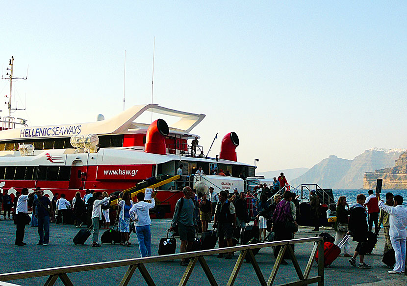 Från Santorini går det snabba katamaraner till bland annat Heraklion på Kreta.
