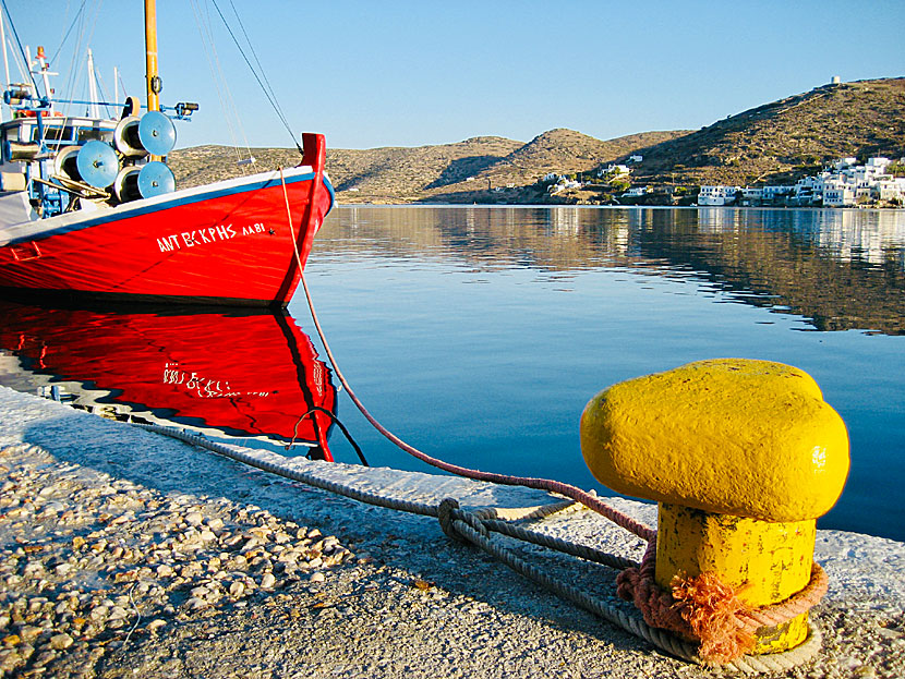 Den fina hamnen i Katapola på Amorgos.