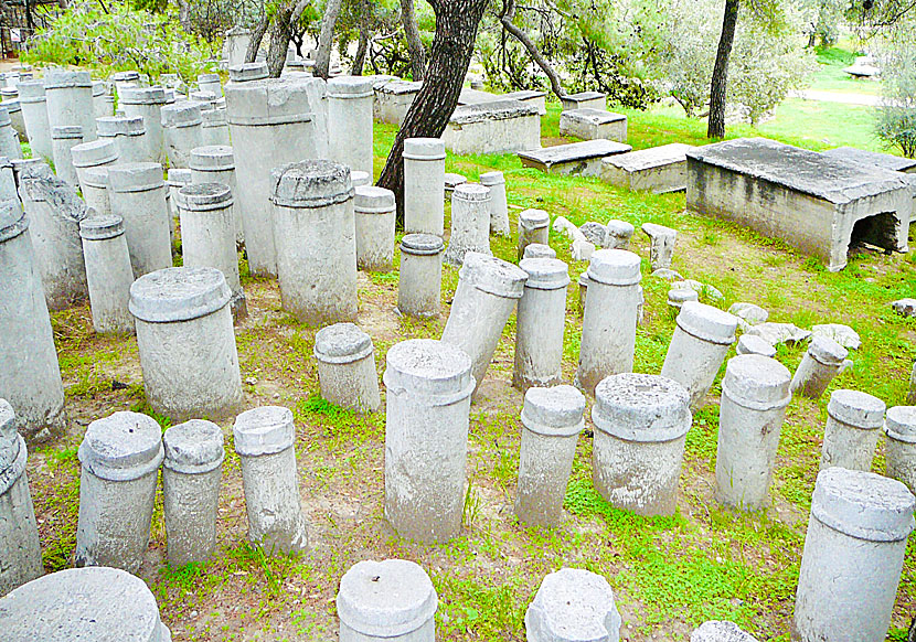 Kerameikos Ancient Cemetery, eller The streets of tombs, är ett måste att se i Aten.