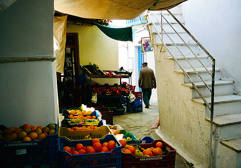 Frukt- och grönsaksmarknad i Naxos gamla stad.