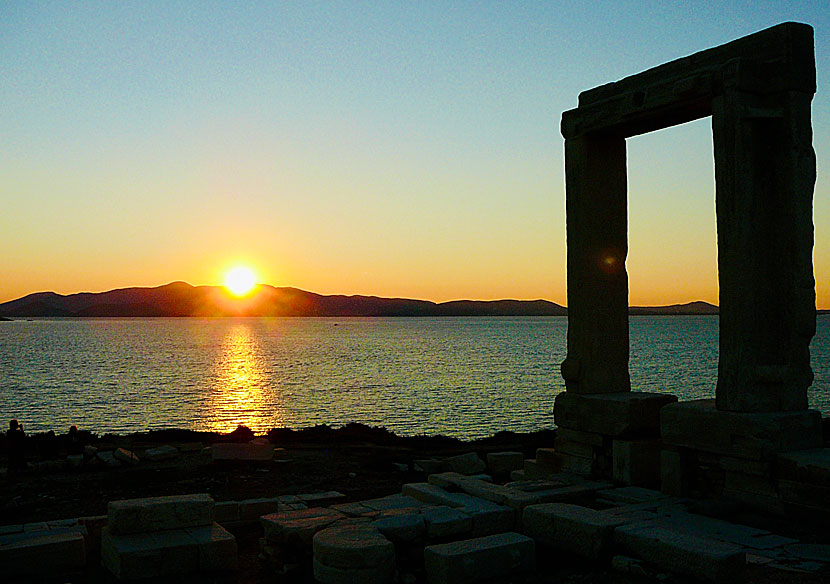 Solnedgång från Portara i Naxos stad. 