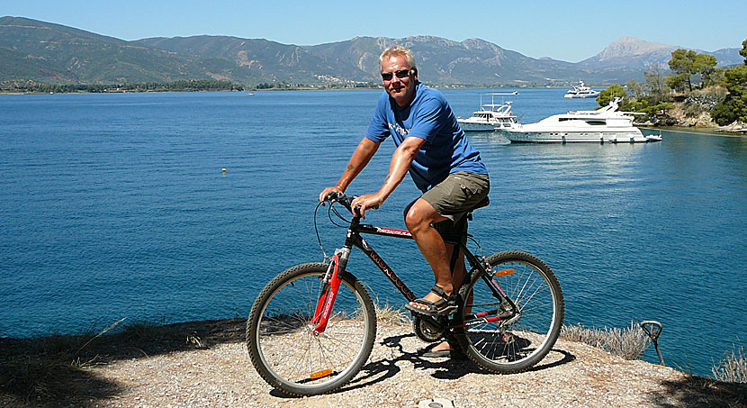 Cykla på Poros.