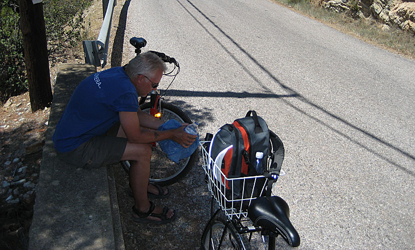 Hyra cykel på Poros.