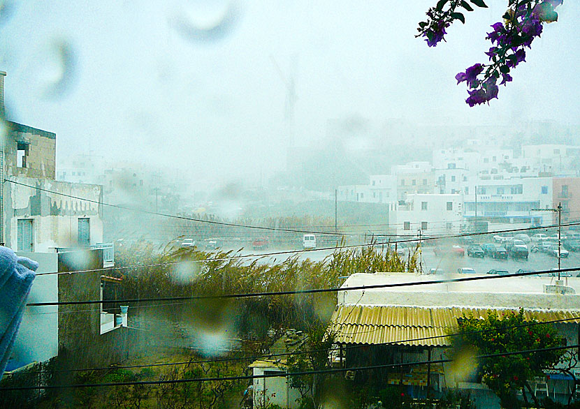 Oväder på Naxos med regn och storm.