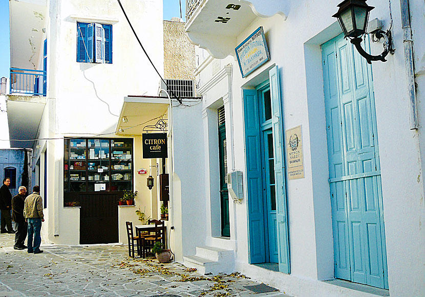 Vallindras Kitrondestilleri Café i Chalki på Naxos.