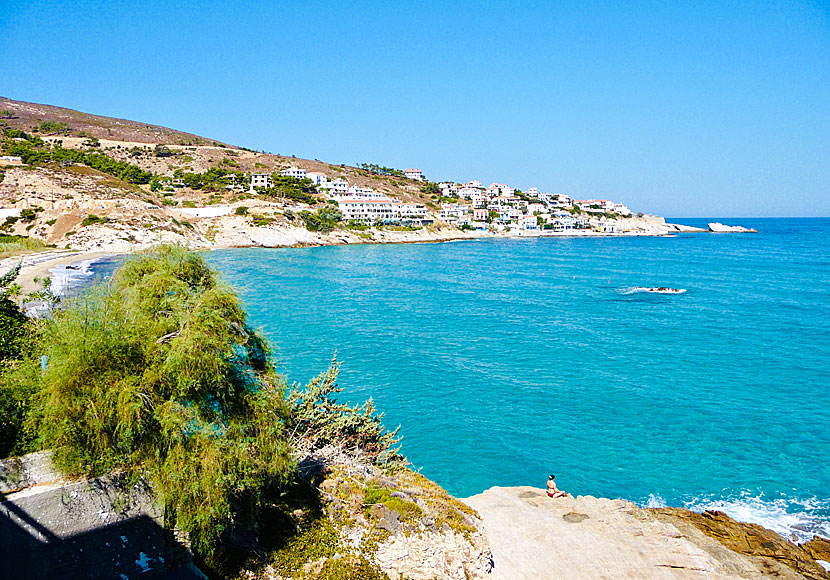 Armenistis och Livadi beach sett från Valeta studios på ön Ikaria i Grekland.
