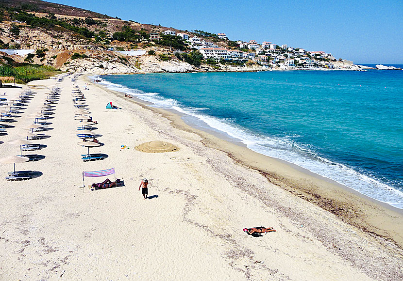 Livadia beach och Armenistis på Ikaria.
