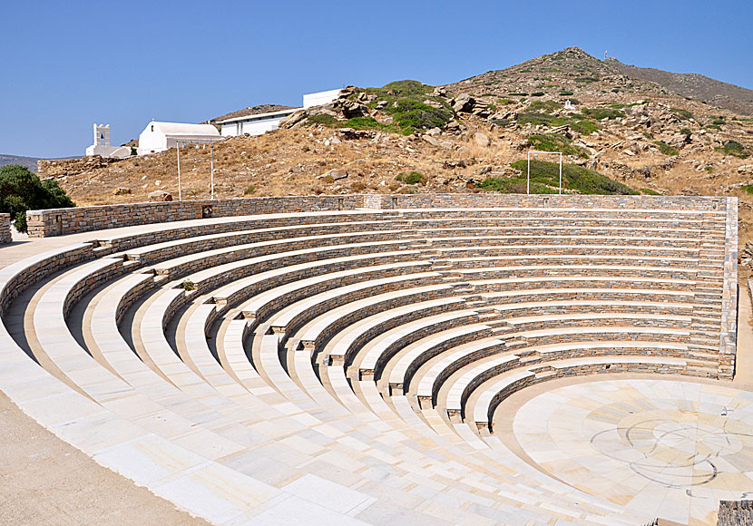Amfiteatern Odysseas Elytis och Gallery Yannis Gaitis i chora på Ios.