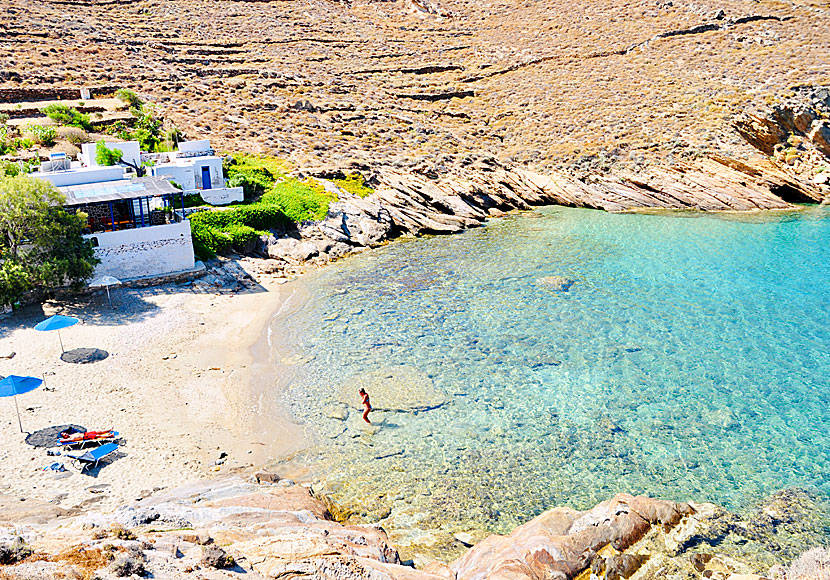 Valmas beach är stenig och perfekt för dig som gillar att snorkla.