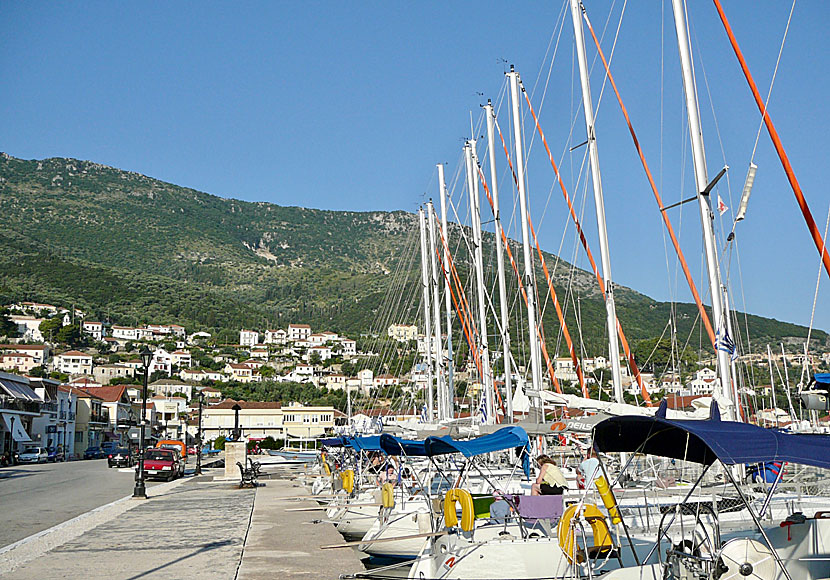 Vathy på Ithaka i Grekland är en mycket populär natthamn för segelbåtar.