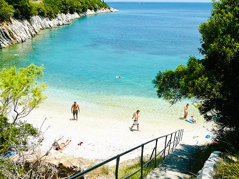 Kourvoulia beach mellan Frikes och Kioni på  nordöstra Ithaka. 