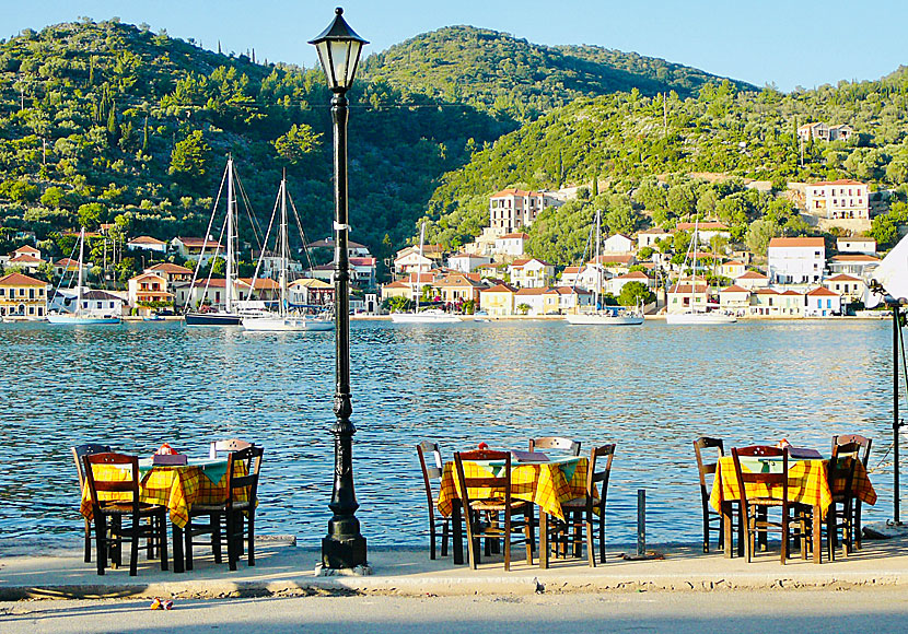 Bra tavernor och restauranger i byn Vathy på Ithaka i Grekland.