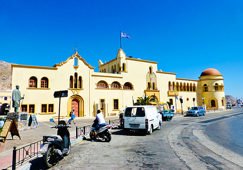 Det pampiga stadshuset i Pothia på Kalymnos.