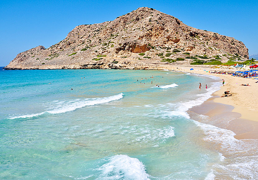 Agios Nikolaos beach och Paleokastro i Arkasa på Karpathos.