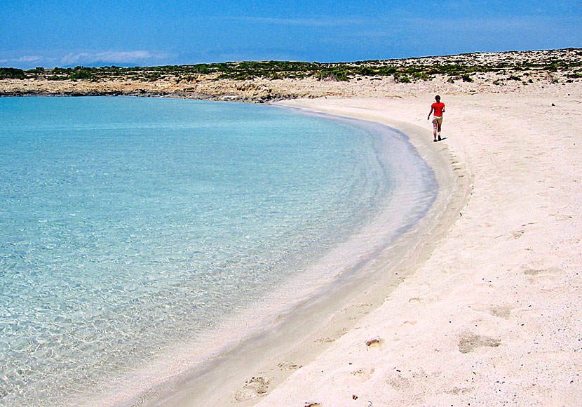 Diakofti beach på Karpathos är som stranden Elafonissi på Kreta. Samma rosafärgade strand och sand. 
