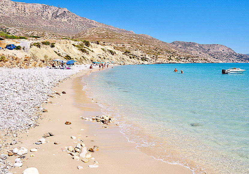 Damatria beach mellan Amopi och flygplatsen på Karpathos i Dodekaneserna. 
