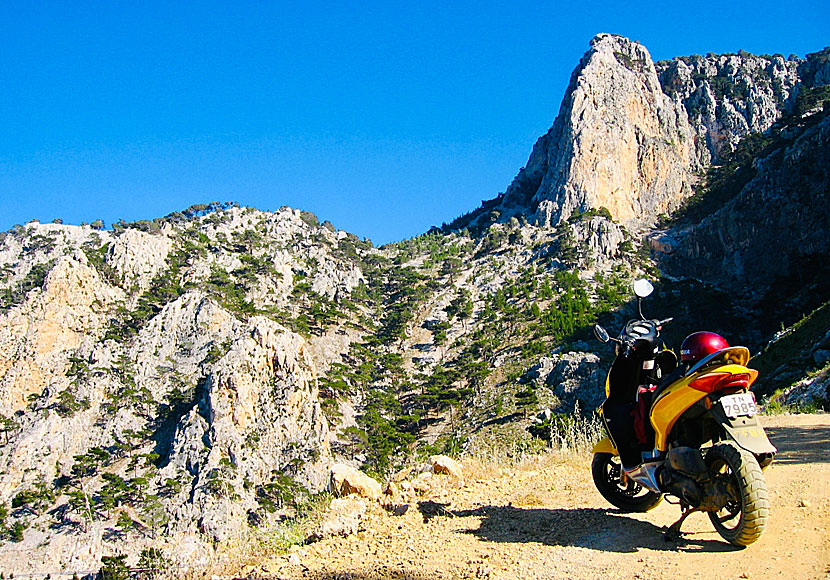 Den storslagna naturen på Karpathos upplevs bäst om man hyr eget fordon.